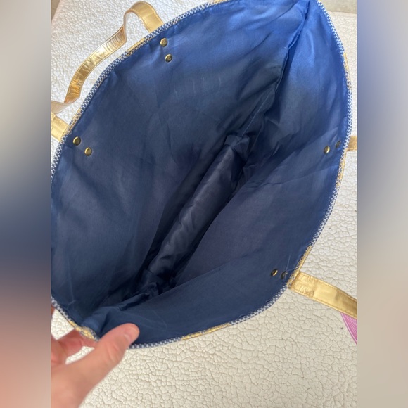 NWT - Sail Away Pineapple Tote Bag - Picture 5 of 5